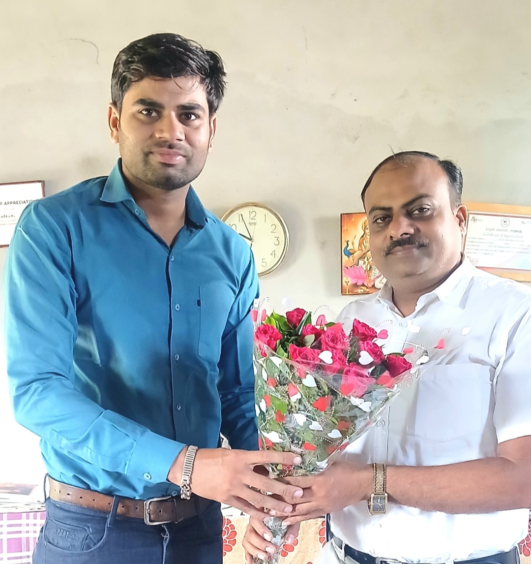 श्रीमान निखिल अग्रवाल प्रधानाचार्य  जैन इंटर कॉलेज चौरासी मथुरा 