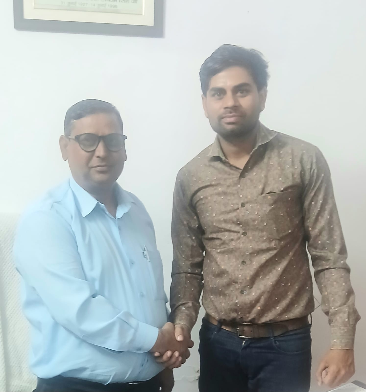 श्रीमान मुकेश कुमार प्रबंधक/प्रधानाचार्य M T S सीनियर सेकेंडरी पब्लिक स्कूल लक्ष्मी नगर बलदेव रोड मथुरा